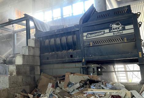 2 pieces stationary single shaft shredder Doppstadt DW 2560 E1