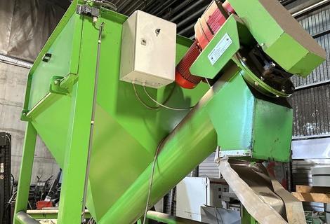 Screw conveyor with feed hopper Van Beek KS250